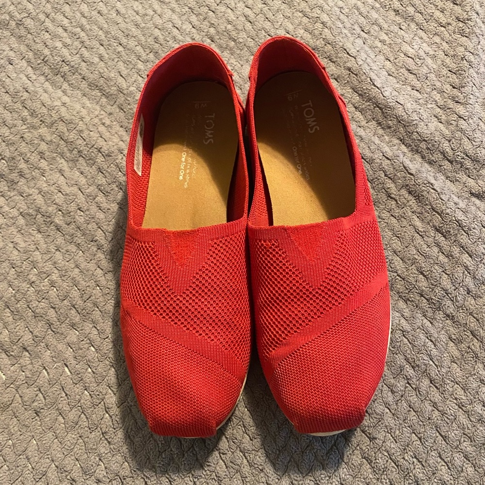 TOMS Red Womens Slip on Shoes Size 9W.